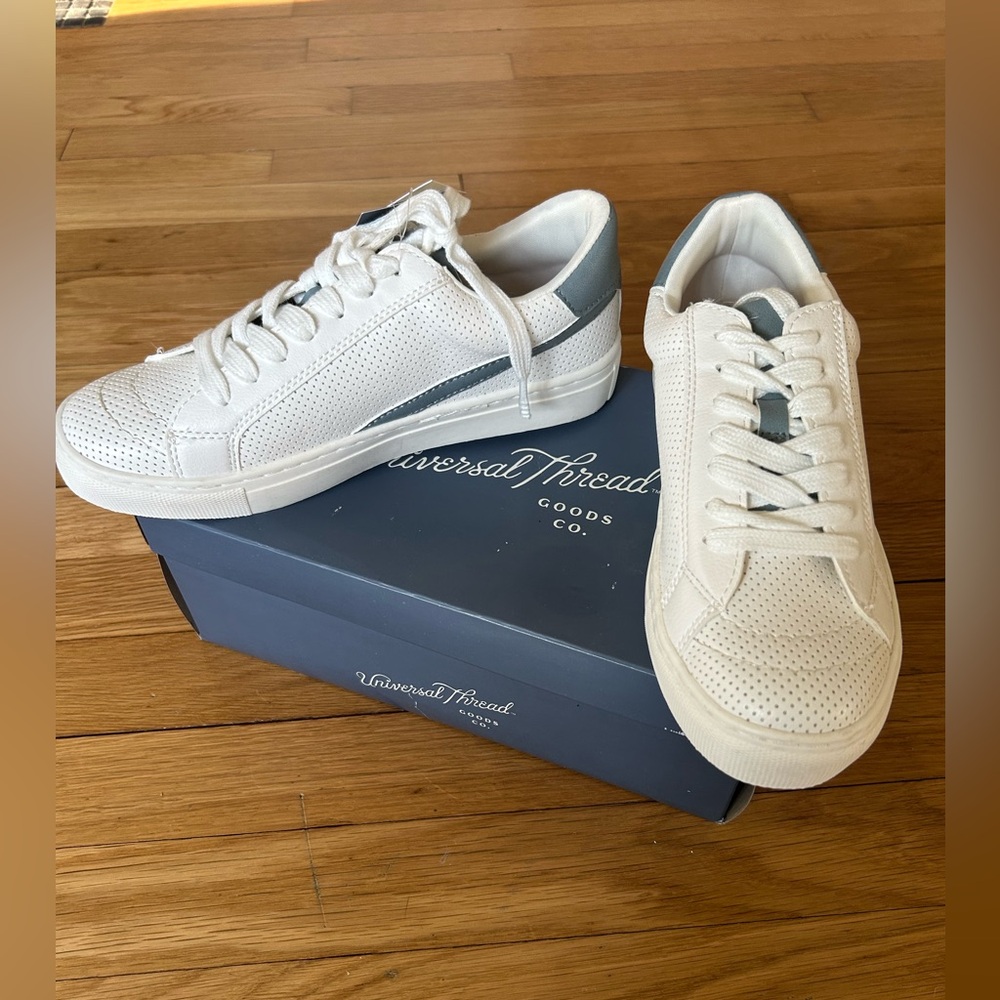 Universal Thread Brittin Sneakers